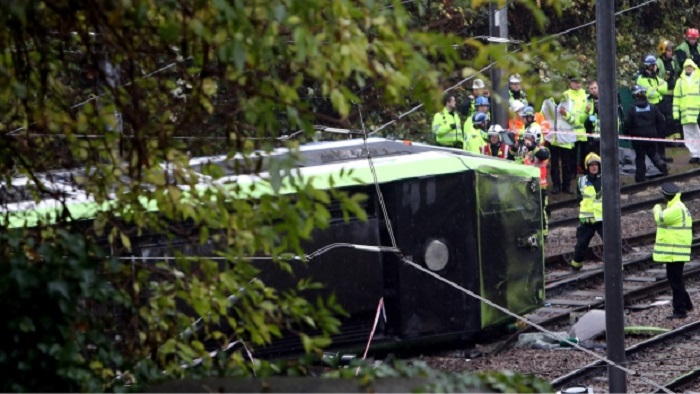 London tram derails, police say `Some Loss of Life` - UPDATED
